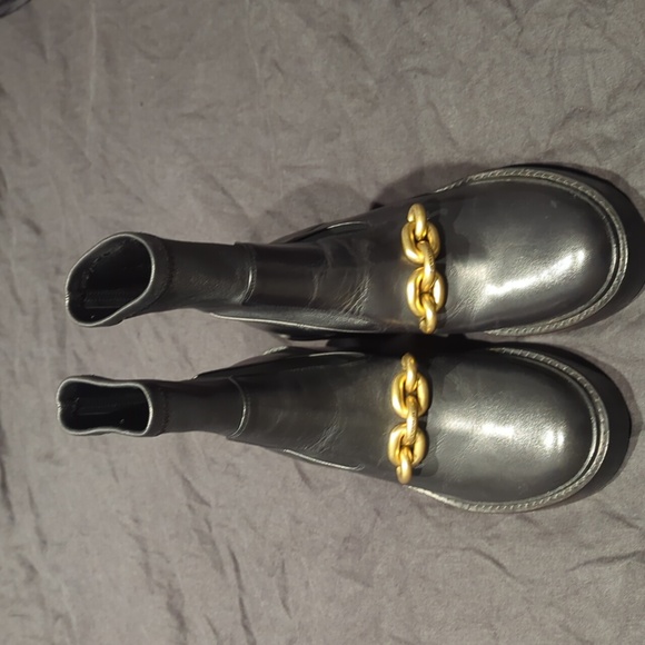 Coach Kenna Bootie Size 9 Black Leather Ankle Boots with Gold Chain Detail - Picture 5 of 10